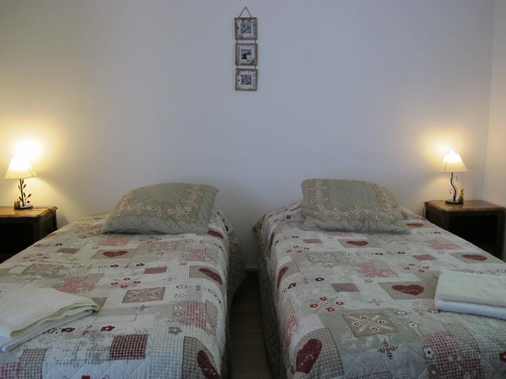 Villa La Cazalere Campan Habitación foto