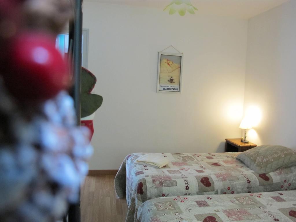 Villa La Cazalere Campan Habitación foto